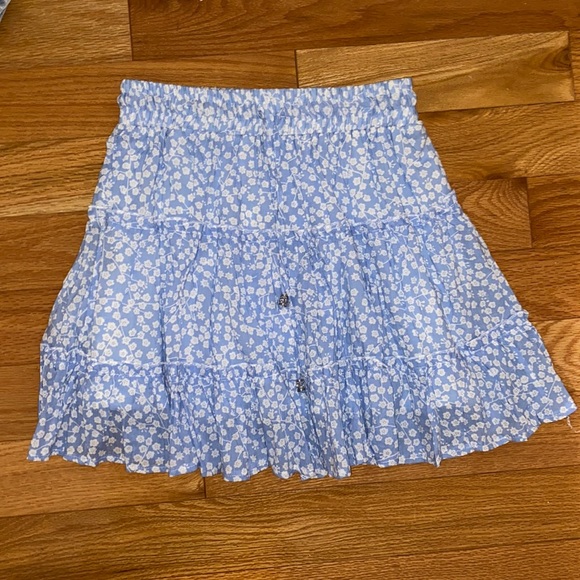 Princess Polly Dresses & Skirts - Light blue white floral pattern skirt princess polly size 6